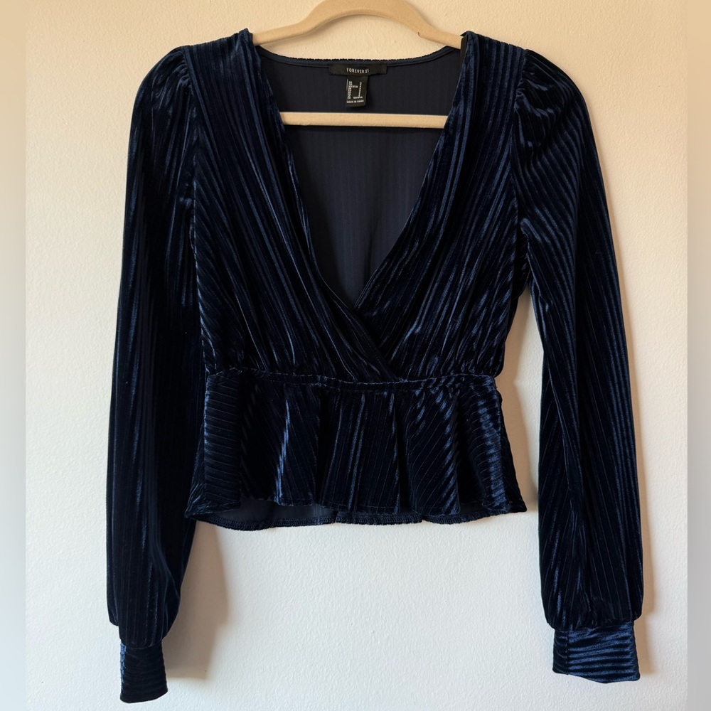 Forever 21 Navy Velvet long sleeved crop top